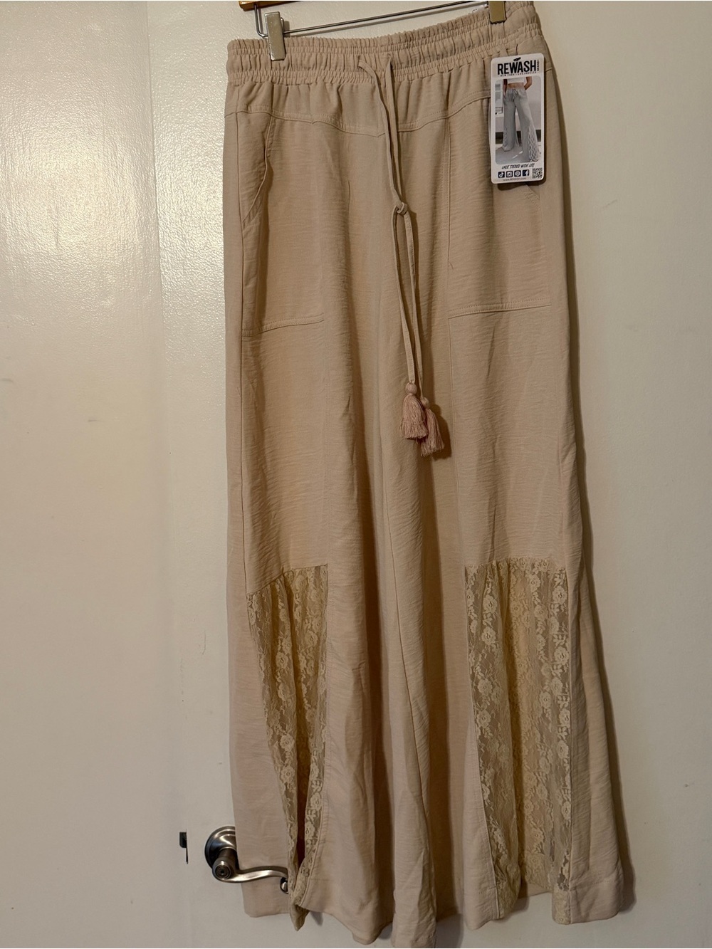 Rewash Lace Tiered Wide Leg pants
NWT
Women m